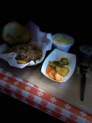 Rudy's "Country Store" and Bar-B-Q by null