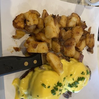 EggTown - Steak Benedict - Breakfast & Brunch Near Me - Tampa, Florida EggTown - Steak Benedict - Breakfast & Brunch Near Me - Tampa, Florida