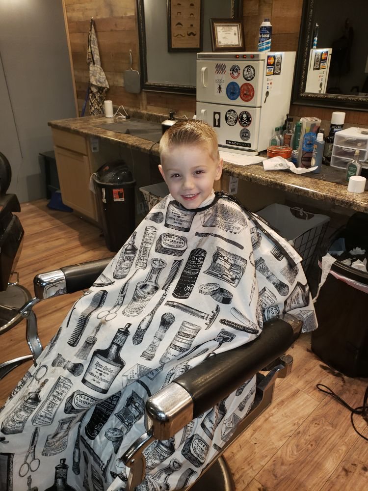 Neubauer's Barbershop and Shave Parlor Logo