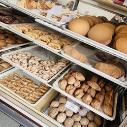 Los Cocos Panaderia y Pupuseria - Pan !