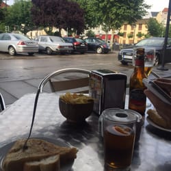 O Xugo - Unas tapas de tortilla, mosto y cerveza para acompañar esta tarde. Las patatas obsequio de la casa.