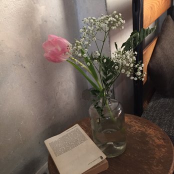 Kapitalist - every table is decorated with flowers - Cafes Near Me - Berlin, BE