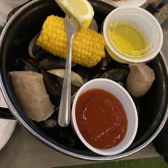 Big Oyster Brewery - Steam Pot Combo - SHRIMP, MUSSELS, CLAMS, BRATWURST, CORN ON THE COB - Breweries Near Me - Lewes, Delaware Big Oyster Brewery - Steam Pot Combo - SHRIMP, MUSSELS, CLAMS, BRATWURST, CORN ON THE COB - Breweries Near Me - Lewes, Delaware