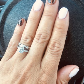 Nail Lounge - Pink and leopard mani - Nail Salons Near Me - Aurora, Illinois Nail Lounge - Pink and leopard mani - Nail Salons Near Me - Aurora, Illinois