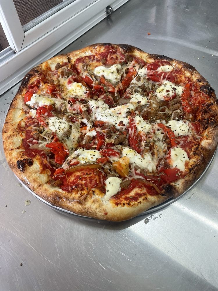 The Mad Platter Pizza Logo