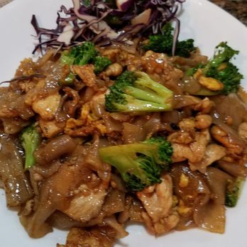 Thailand Restaurant - Pad See Ew - Thai Near Me - Clark, New Jersey