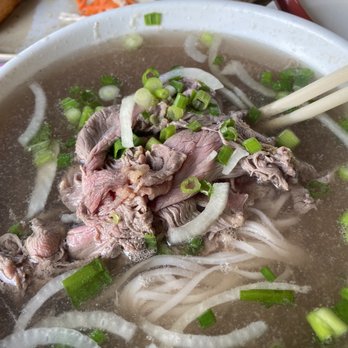 Pho Rua Vang Golden Turtle - $11 Pho. Quite good. No raw red pepper garnish. - Vietnamese Near Me - Toronto, Ontario Pho Rua Vang Golden Turtle - $11 Pho. Quite good. No raw red pepper garnish. - Vietnamese Near Me - Toronto, Ontario