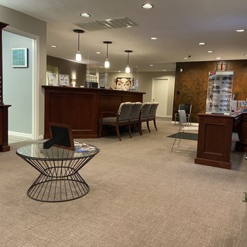 Bowersox Vision Center - Front desk - Optometrists Near Me - Shelbyville, Kentucky