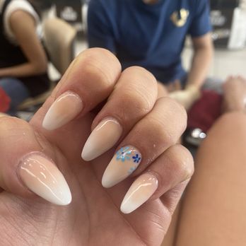 Modern Nails Lounge & Spa - Ombré acrylic with floral design - Nail Salons Near Me - Watauga, Texas