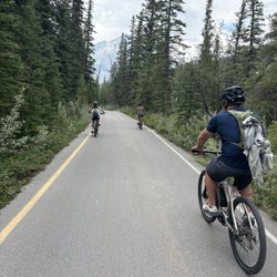 Bear Street Outfitters - Banff fairmont golf course trail