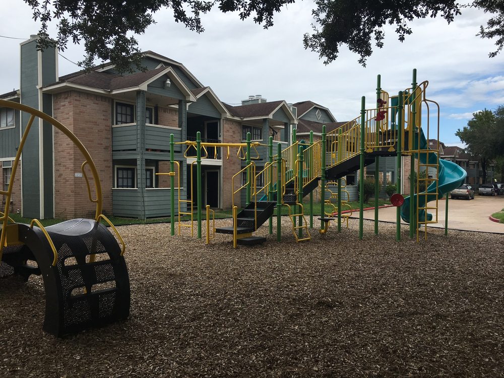 ROSSLYN HEIGHTS APARTMENTS Updated October 2024 Request Information