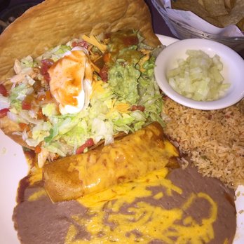 El Charro Mexican Grill - Chicken Chalupa, hot and crispy w/juicy chicken, good guac. w/enchilada overall pretty good meal, 11.99. - Mexican Near Me - Sumner, Washington El Charro Mexican Grill - Chicken Chalupa, hot and crispy w/juicy chicken, good guac. w/enchilada overall pretty good meal, 11.99. - Mexican Near Me - Sumner, Washington