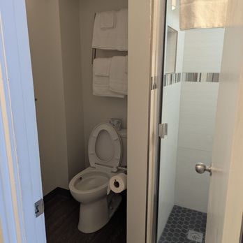 Waikiki Central Hotel - Bathroom - Hotels Near Me - Honolulu, Hawaii Waikiki Central Hotel - Bathroom - Hotels Near Me - Honolulu, Hawaii