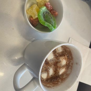 American Airlines Flagship Lounge - Dried fruits and hot chocolate - Airport Lounges Near Me - Chicago, Illinois