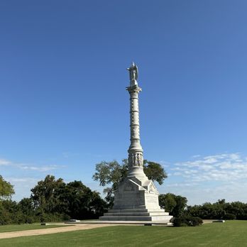 Yorktown Battlefield - Landmarks & Historical Buildings Near Me - Yorktown, Virginia Yorktown Battlefield - Landmarks & Historical Buildings Near Me - Yorktown, Virginia