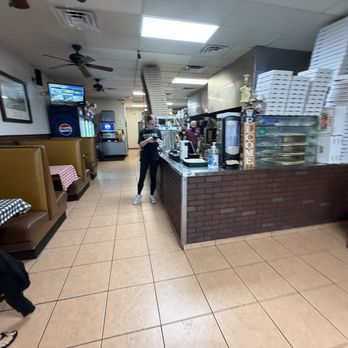Pizza Paradiso - View of dining room when you walk in - Pizza Near Me - Orlando, Florida Pizza Paradiso - View of dining room when you walk in - Pizza Near Me - Orlando, Florida