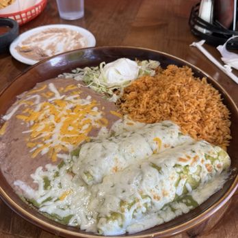 El Molcajete Mexican Grill - Enchiladas suizas - Mexican Near Me - Medford, Oregon El Molcajete Mexican Grill - Enchiladas suizas - Mexican Near Me - Medford, Oregon