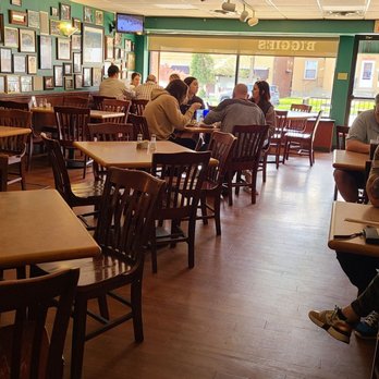 Biggie's Restaurant - One of dining room. - American Near Me - St. Louis, Missouri Biggie's Restaurant - One of dining room. - American Near Me - St. Louis, Missouri