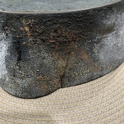 Tumbleson Auction - Very old cast iron crack