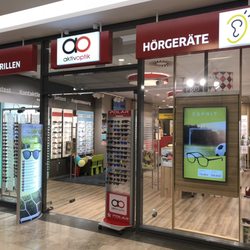 ZIEL - Top Laden. Habe meine Brille von da und mein Papa seine Hörgeräte. Schnell Brille putzen und dann weiter...