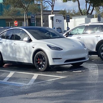 First Watch - Charging stations - Breakfast & Brunch Near Me - Miami, Florida