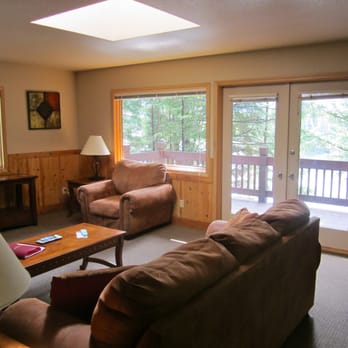 Mount Shasta Resort - Ling room w/skylight & pull-out couch - Hotels Near Me - Mount Shasta, California Mount Shasta Resort - Ling room w/skylight & pull-out couch - Hotels Near Me - Mount Shasta, California