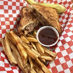 Smoke Daddies - The awesomeness!!! Brisket Grilled Cheese. OMG... delicious!