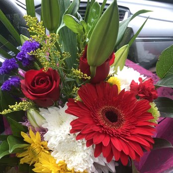 Times Farm - a bouquet of flowers in a car - Fruits & Veggies Near Me - Union, New Jersey