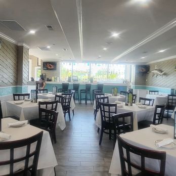 Peter's Clam Bar - Restaurant interior - Seafood Near Me - Island Park, New York Peter's Clam Bar - Restaurant interior - Seafood Near Me - Island Park, New York
