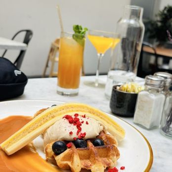 Hole In The Wall - Dulce De Leche Waffles, Tom Cooler - Australian Near Me - New York, New York Hole In The Wall - Dulce De Leche Waffles, Tom Cooler - Australian Near Me - New York, New York