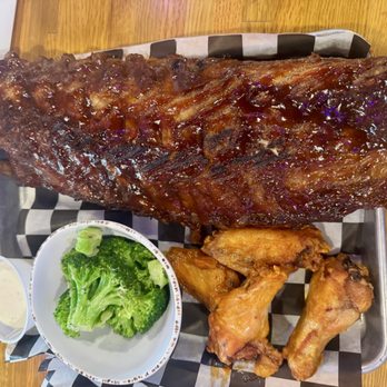 Dick’s Last Resort - Drowned in the barbecue sauce ribs - Bars Near Me - Orlando, Florida