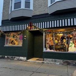 Chamberlains by Juls Floral & Gifts - Stopped in for a hit beverage at Kiki's