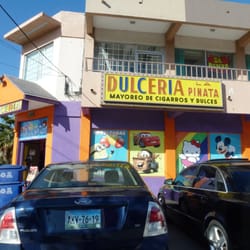 La Piñata - Así se ve por fuera, la Dulcería "La Piñata".