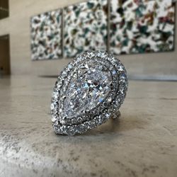 Amazing 7ct natural pear shape diamond engagement ring in white gold!!