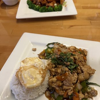 THAI DELIGHT BROADWAY Edmond - Chicken Pad Ka-Pao and Volcano Chicken - Japanese Near Me - Edmond, Oklahoma THAI DELIGHT BROADWAY Edmond - Chicken Pad Ka-Pao and Volcano Chicken - Japanese Near Me - Edmond, Oklahoma