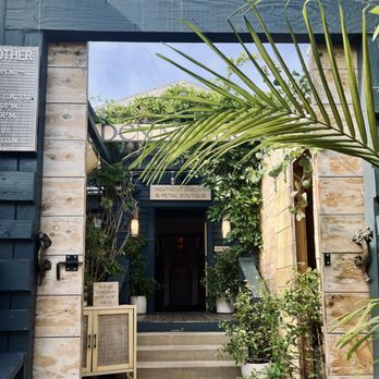 Den Mother Wellness - Entrance - Massage Therapy Near Me - Venice, California Den Mother Wellness - Entrance - Massage Therapy Near Me - Venice, California
