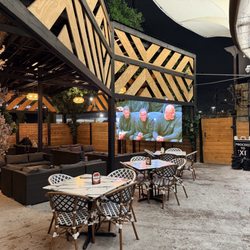 Atlas Ultra Lounge - Spacious patio