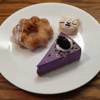 Oishiii Sweets - Mochi donut, macaron, and slice of ube cake - Desserts Near Me - Toronto, Ontario Oishiii Sweets - Mochi donut, macaron, and slice of ube cake - Desserts Near Me - Toronto, Ontario