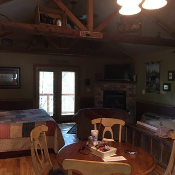 Eureka Sunset Cabins - Vacation Rentals Near Me - Eureka Springs, Arkansas