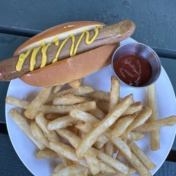 Lock Street Brewing - Ball park hotdog - Breweries Near Me - Saint Catharines, Ontario Lock Street Brewing - Ball park hotdog - Breweries Near Me - Saint Catharines, Ontario