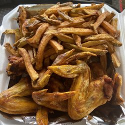 Chimichanga - Alitas fritas con papitas