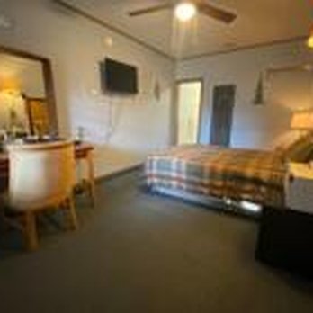 Gold Pan Motel - Hotels Near Me - Eagle Nest, New Mexico Gold Pan Motel - Hotels Near Me - Eagle Nest, New Mexico