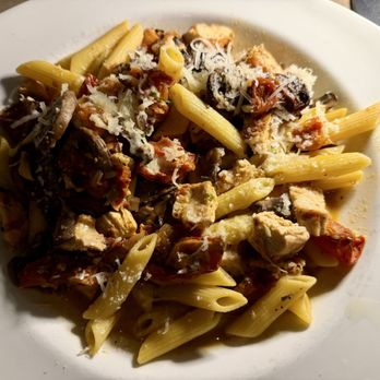 Green Street Restaurant - Chicken Pasta - New American Near Me - Pasadena, California Green Street Restaurant - Chicken Pasta - New American Near Me - Pasadena, California