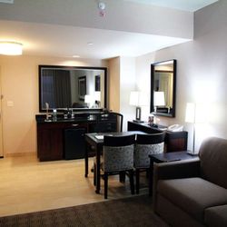 Embassy Suites by Hilton Ontario Airport - Guest room