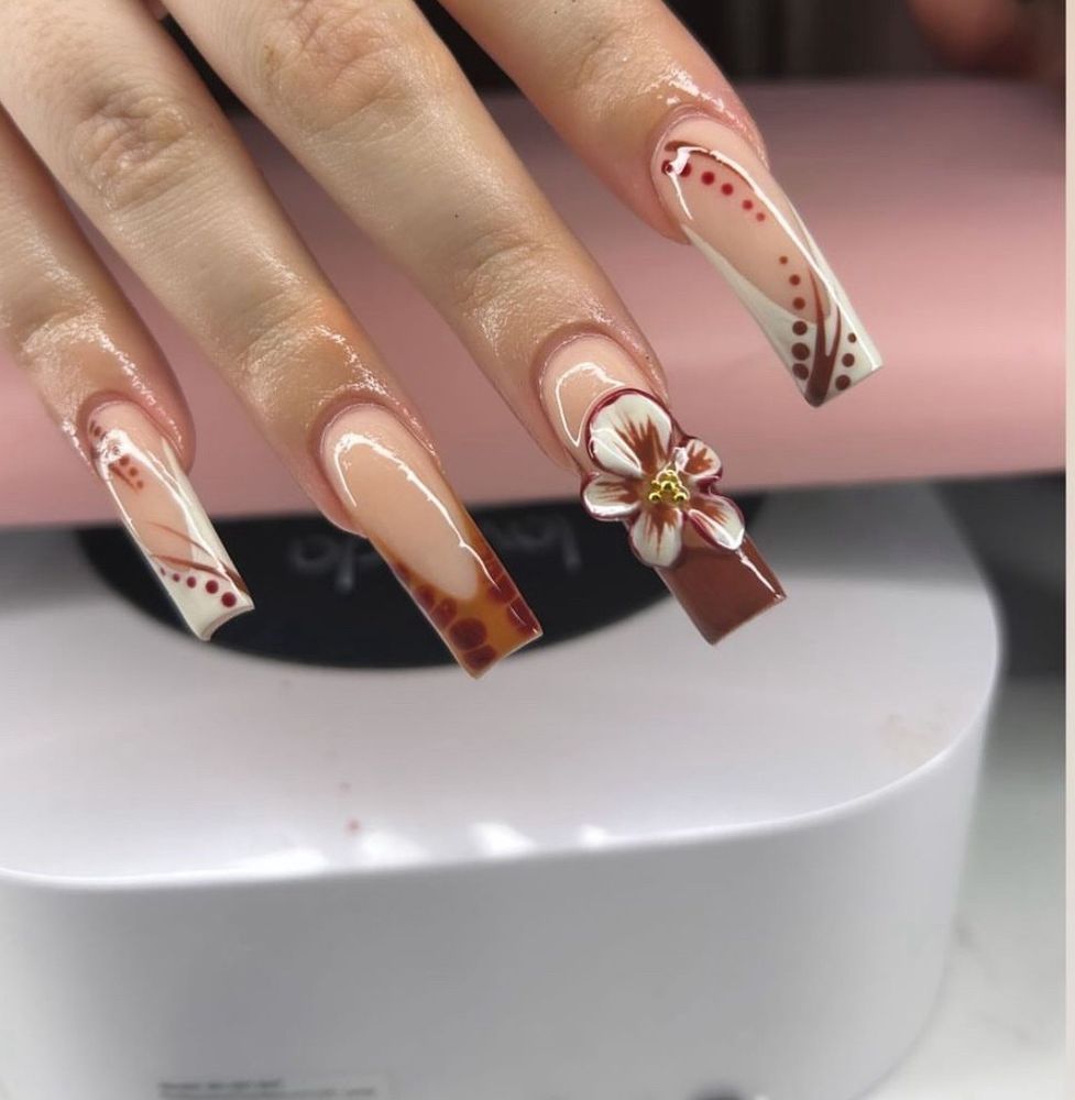 Diamond Nail Salon Logo