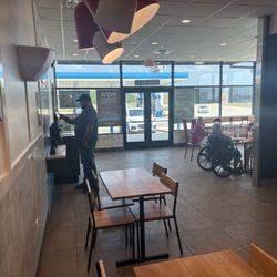 Wendy’s - Kiosk n dining area