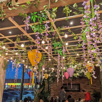 Nam 2 - Interior - Vietnamese Near Me - Markham, Ontario