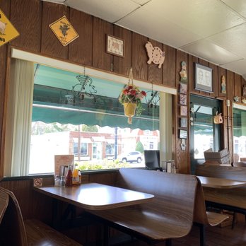 Kepley's Bar-B-Q - Dining area - Barbeque Near Me - High Point, North Carolina