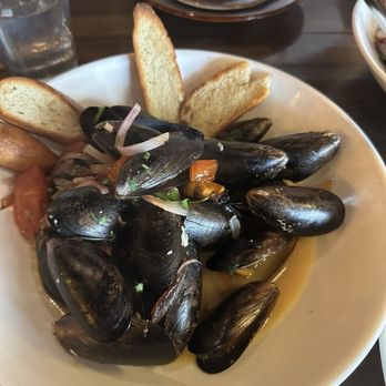 NEAPOLI Italian Kitchen - Mussels. I ordered white but this had tomato still? - Pizza Near Me - Red Bank, New Jersey NEAPOLI Italian Kitchen - Mussels. I ordered white but this had tomato still? - Pizza Near Me - Red Bank, New Jersey