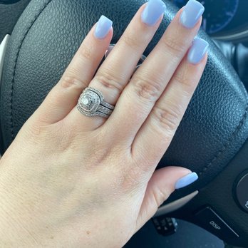 La Luna Nails & Spa - Nail Dip by Van - Nail Salons Near Me - New Braunfels, Texas